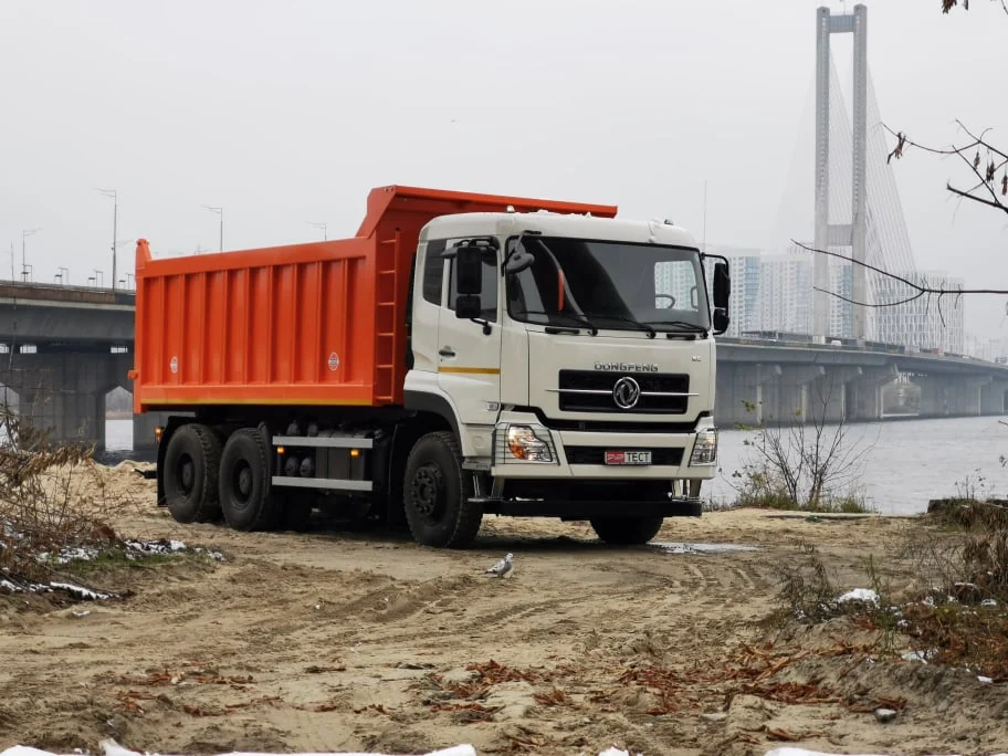 Бюджетный крепыш: обзор самосвала Dongfeng DFH 3330 (видео)