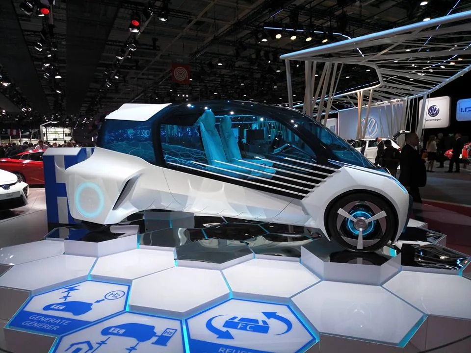 Toyota FCV Plus. Водородный автомобиль будущего показали в Париже 