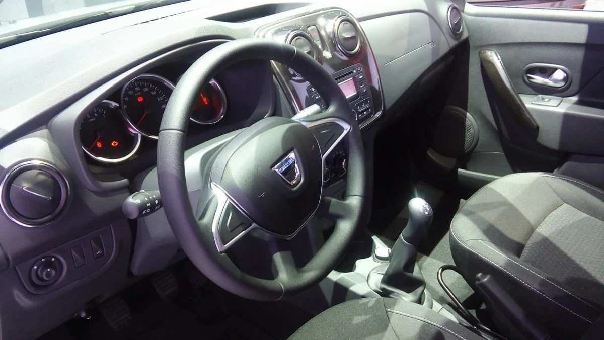 Новые Renault Logan и Sandero впервые показали в Париже