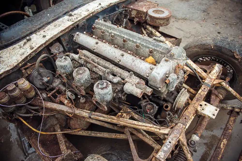 Редкий спорткар Jaguar E-Type 20 лет простоял в гараже