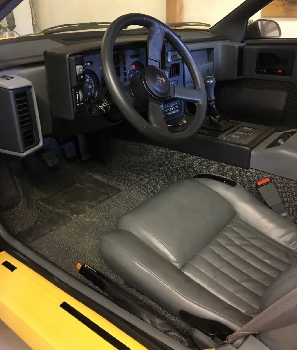 Редкий спорткар Pontiac 30 лет простоял в гараже Редкий спорткар Pontiac 30 лет простоял в гараже