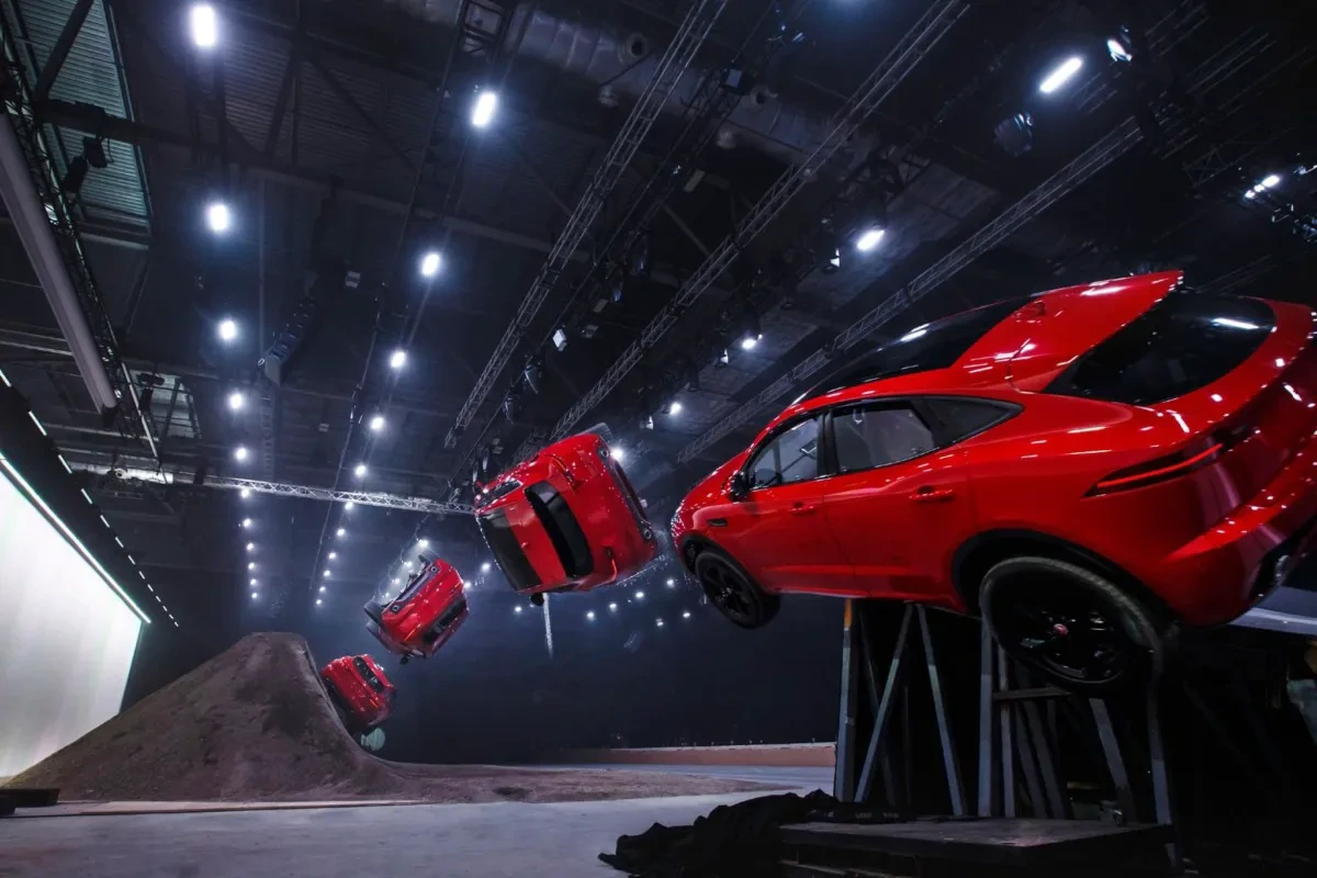 Jaguar E-Pace 2018: фото и подробности компактного кроссовера Ягуар