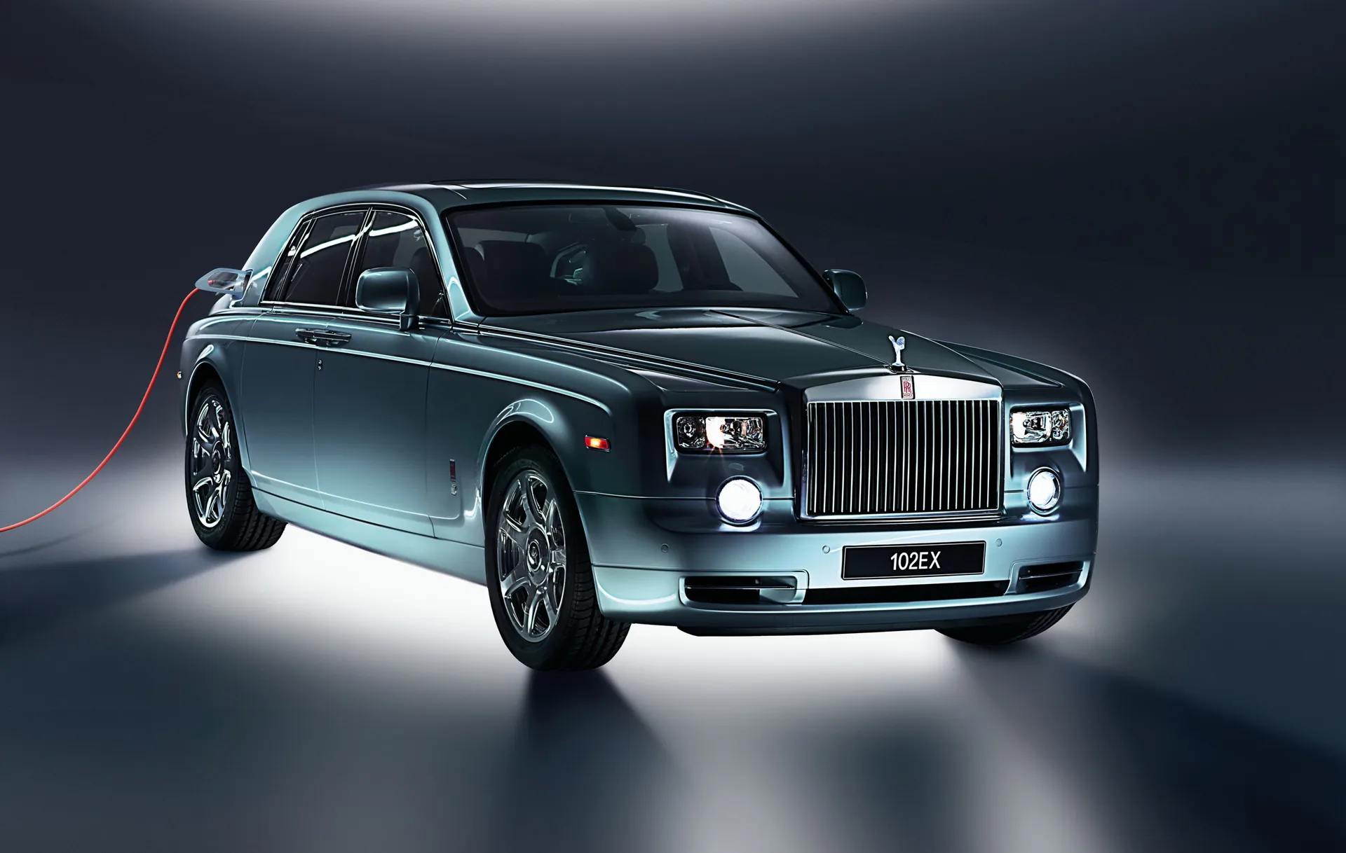 Первый электромобиль Rolls-Royce: что о нем известно