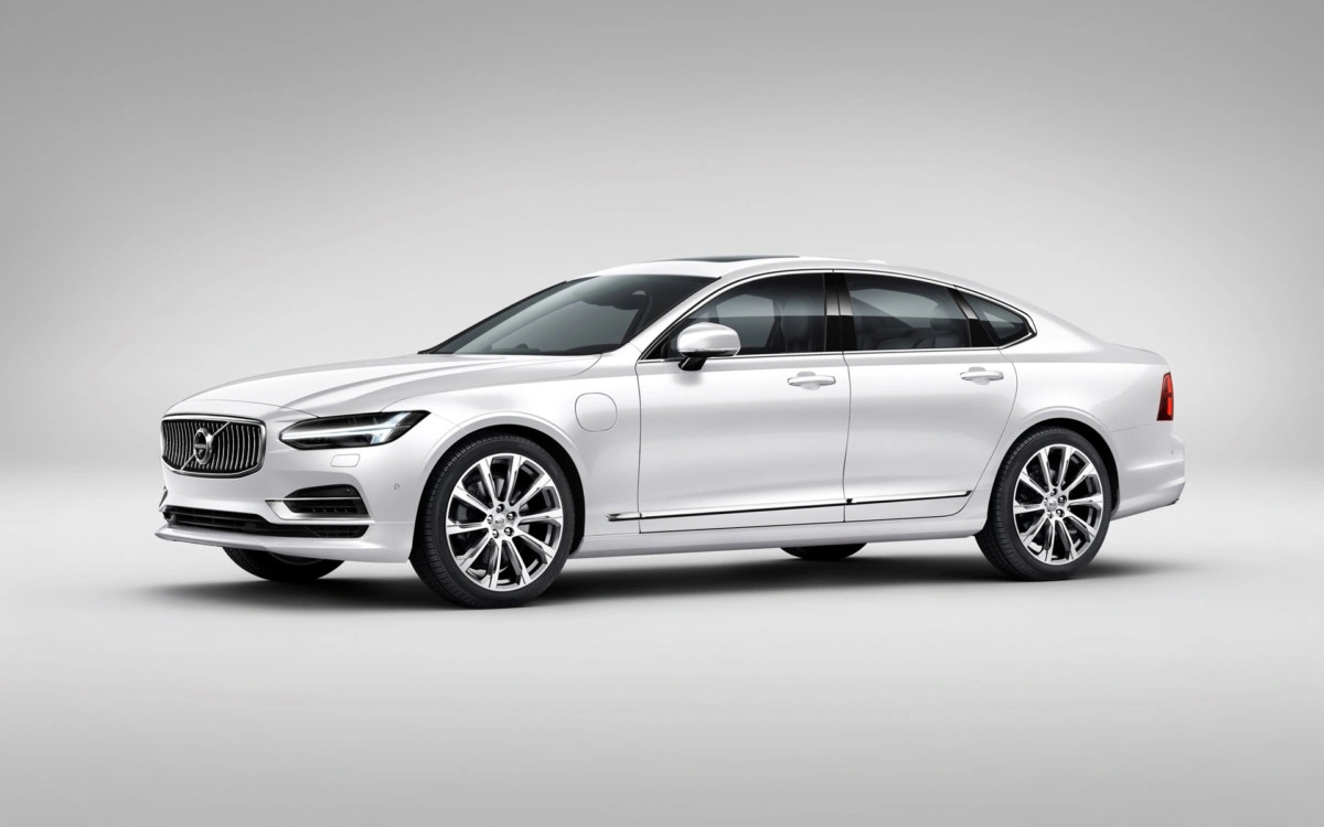 2016-volvo-s90-white-studio-4-1920x1200