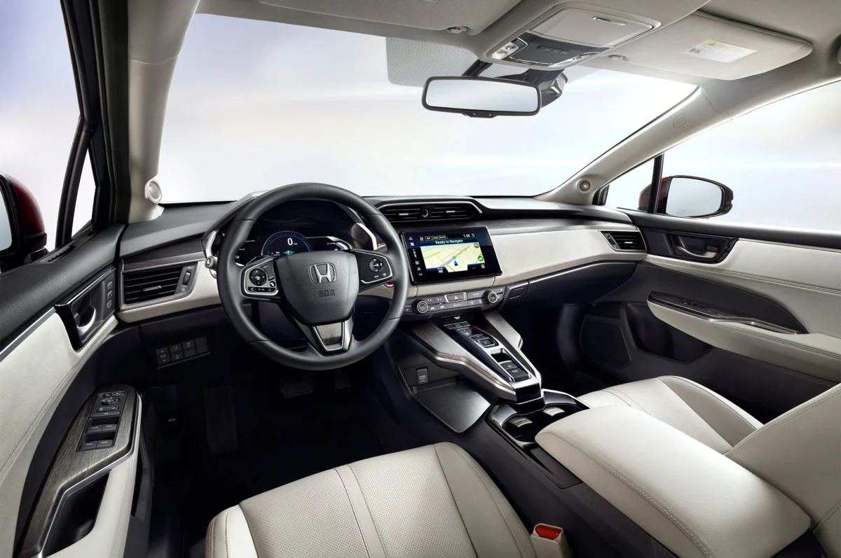 Первый обзор водородной Honda Clarity Fuel Cell