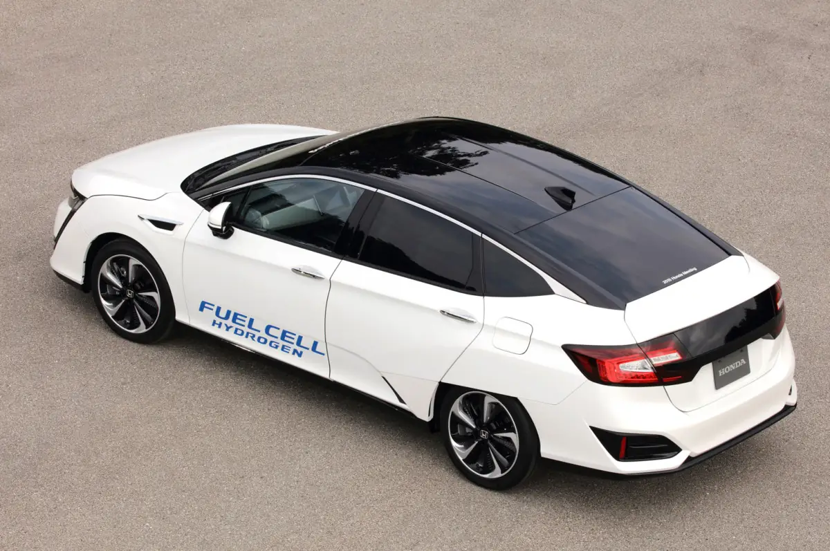 Первый обзор водородной Honda Clarity Fuel Cell