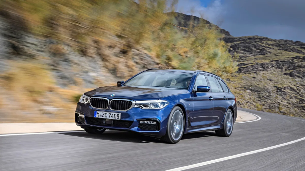 BMW 5 Series Touring 2018 – первые официальные фото универсала БМВ 5