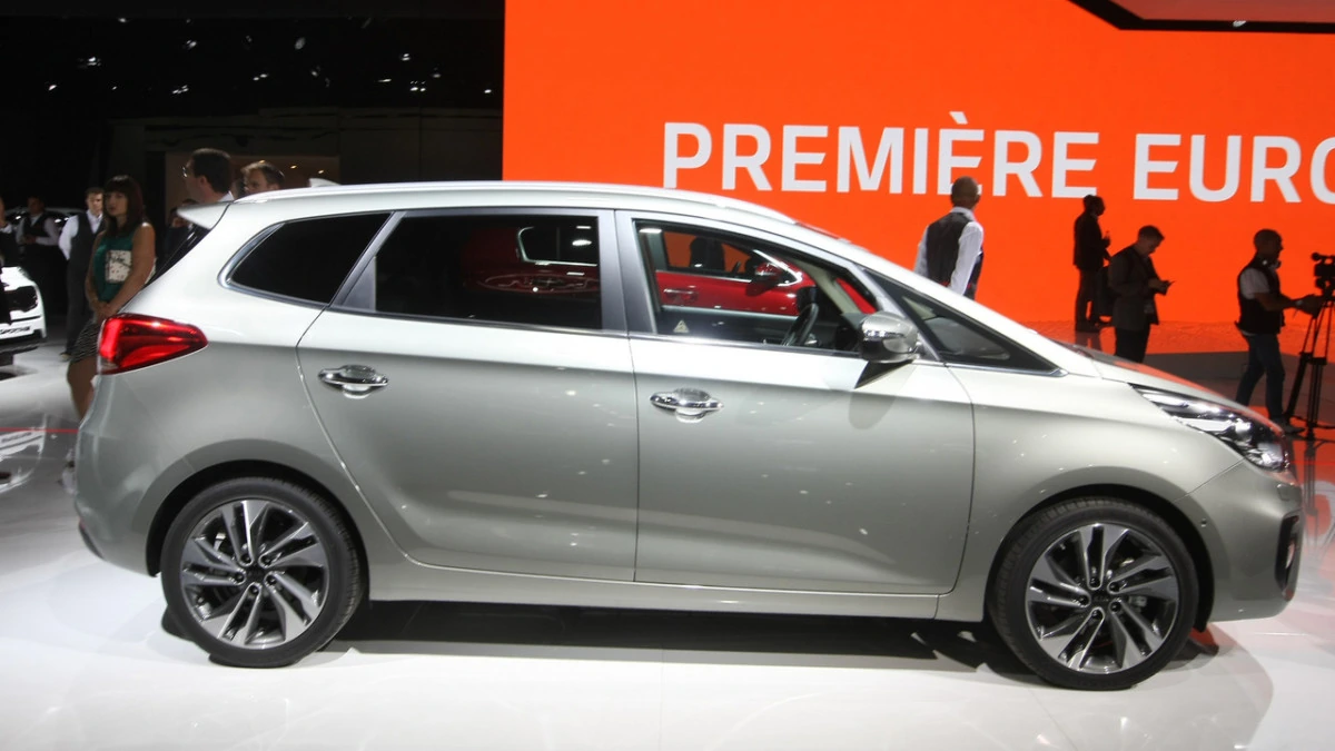 2017-kia-carens-paris-motor-show