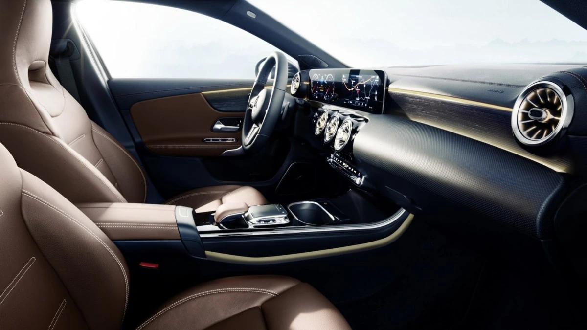 Официальные фото и подробности нового Mercedes-Benz A-Class 2018