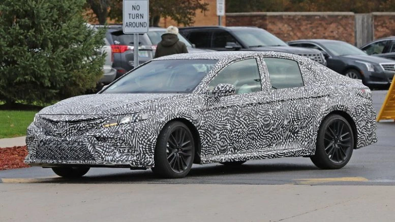 2018-toyota-camry-spy-shot-777x437