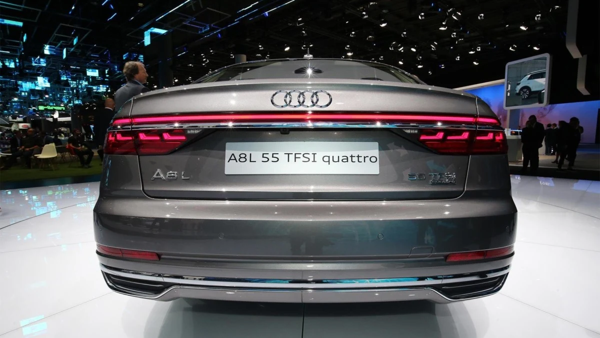 Новая Audi A8 2017: фото и видео с Франкфуртского автосалона Новая Audi A8 2017: фото и видео с Франкфуртского автосалона