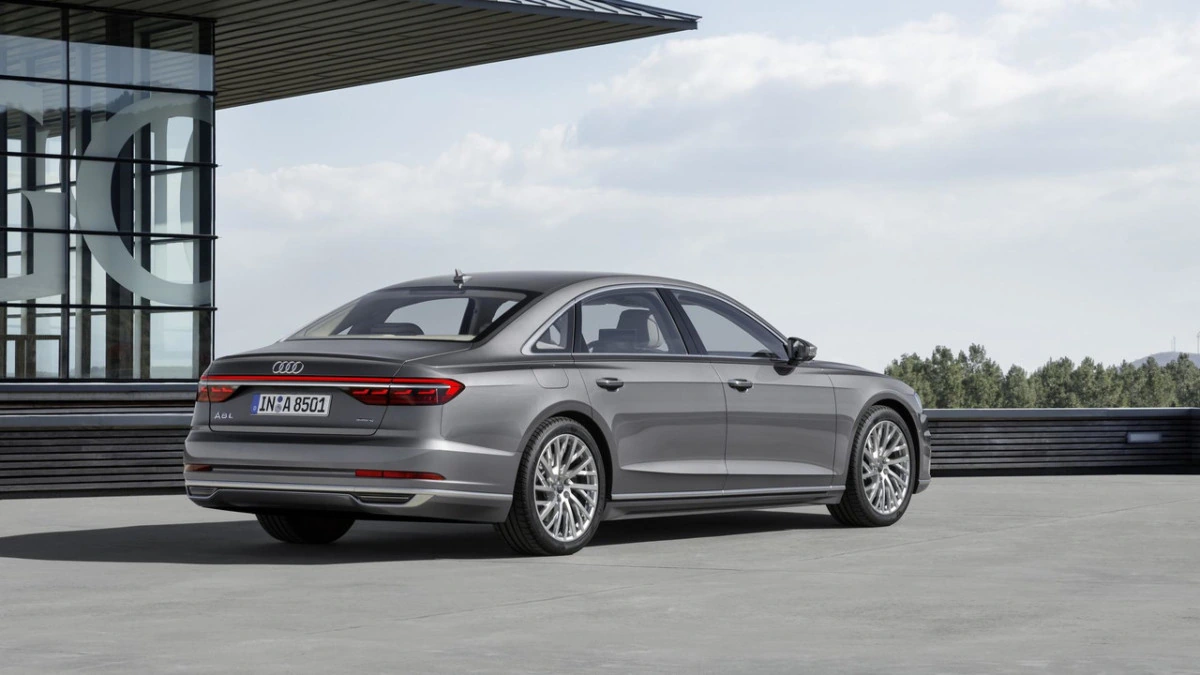Новая Audi A8 2018: официальные фото и видео
