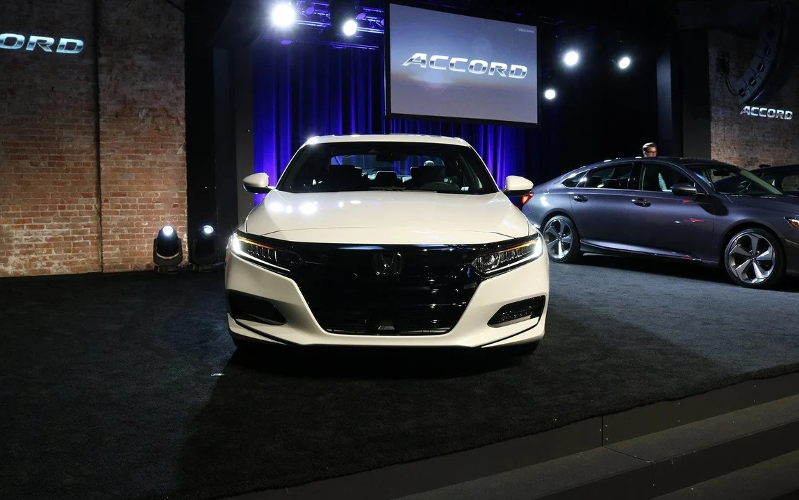 Honda Accord 2018: живые фото и подробности нового седана Хонда