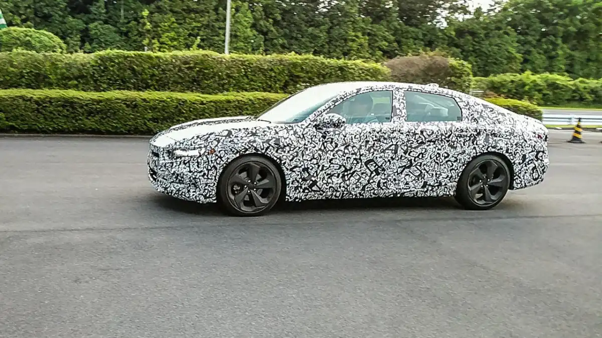 Honda Accord 2018: первые официальные изображения нового седана Хонда