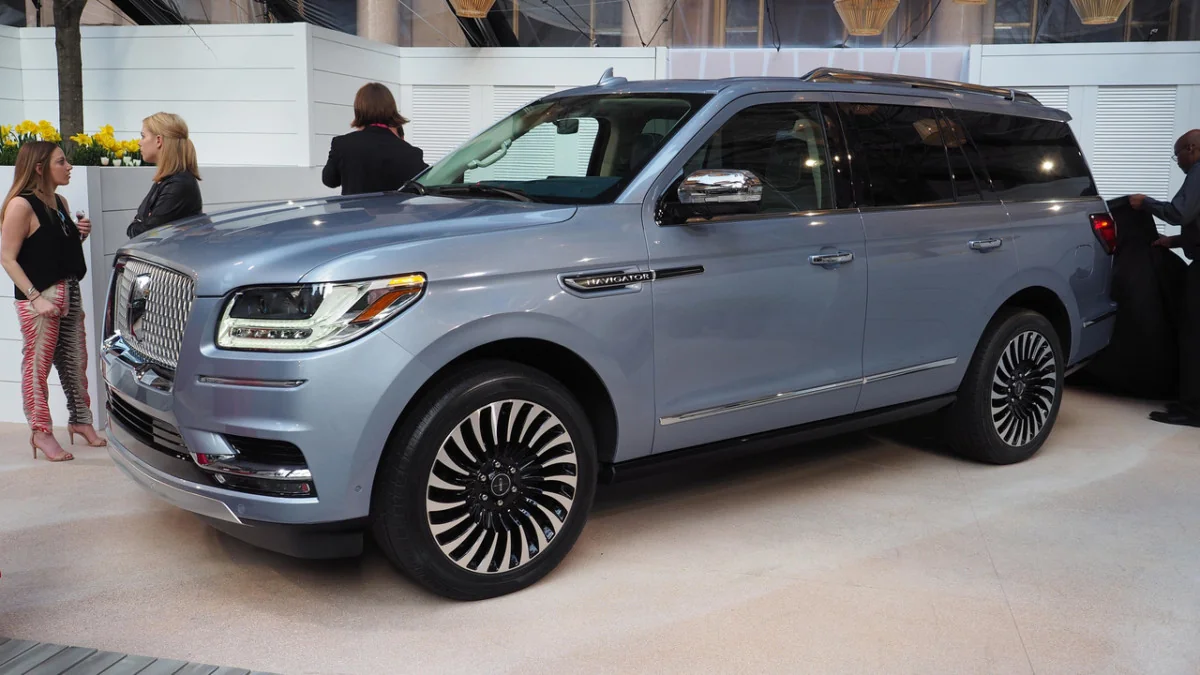 В Нью-Йорке представлен большой внедорожник Lincoln Navigator 2018