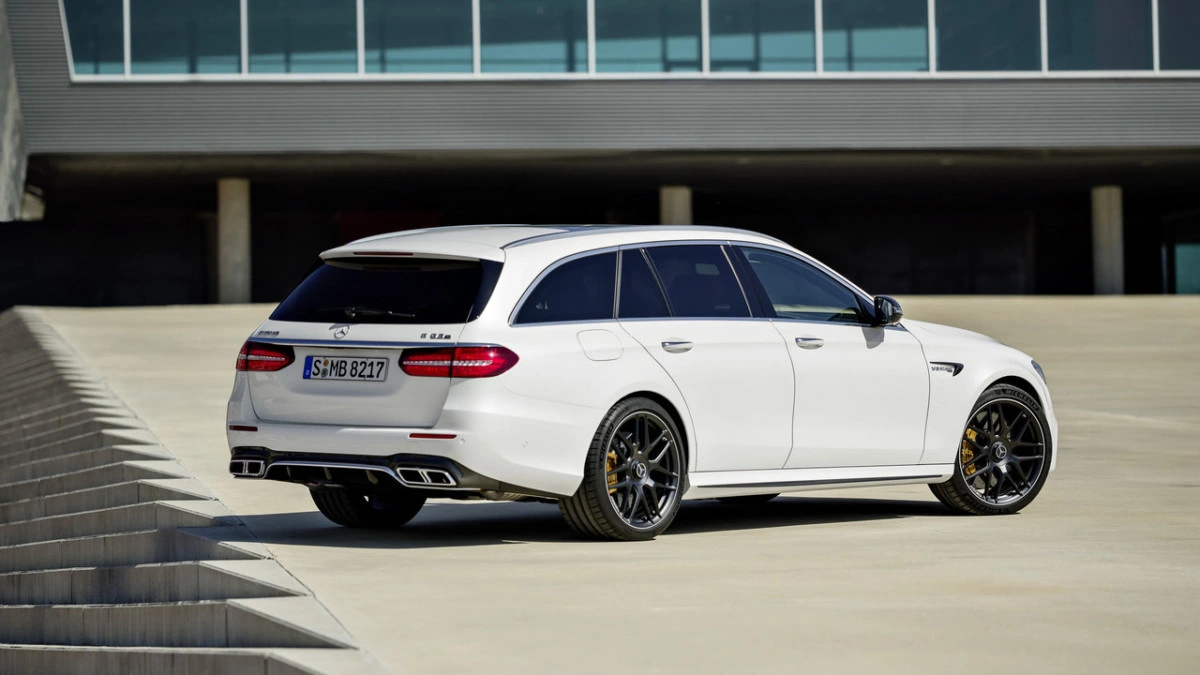 Mercedes-AMG E63 Estate – первые фото горячего универсала Мерседес