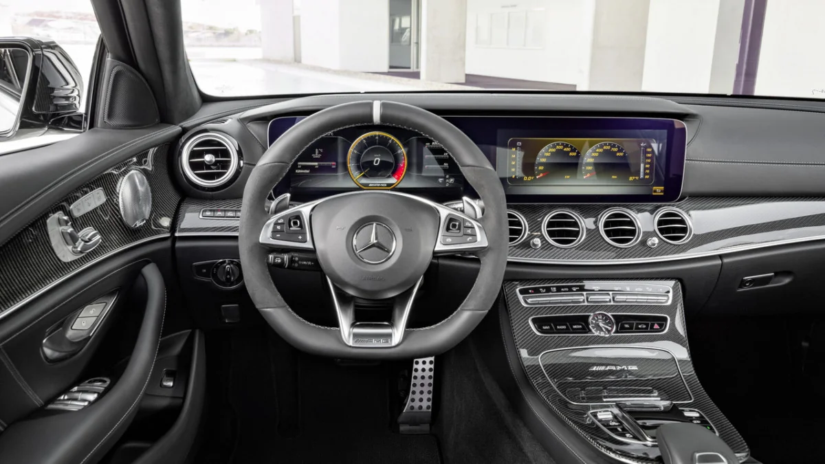 Mercedes-AMG E63 Estate – первые фото горячего универсала Мерседес