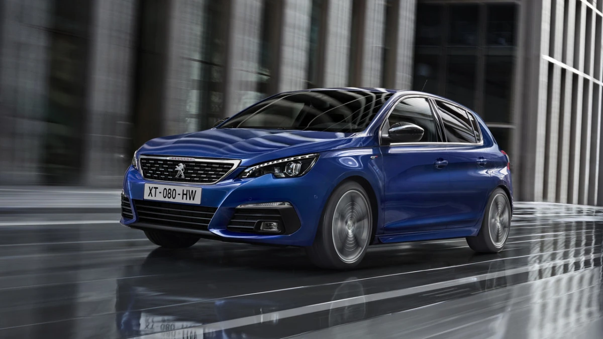 Peugeot 308 2018: официальные фото обновленного хетчбэка Пежо