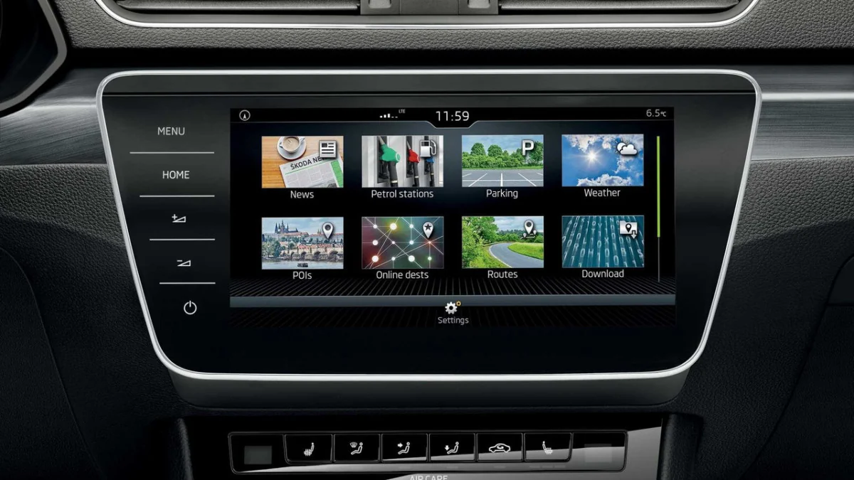 Skoda Superb 2018: первые фото обновленного флагмана Шкода