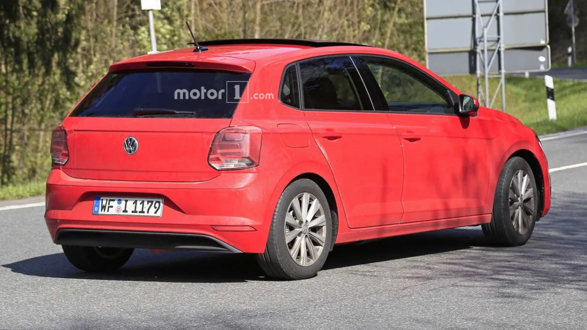Новый Volkswagen Polo 2018 засняли без камуфляжа Новый Volkswagen Polo 2018 засняли без камуфляжа