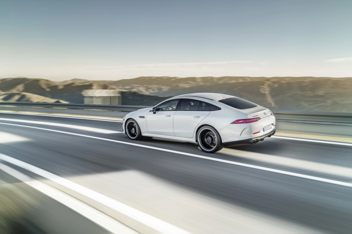 Mercedes-AMG GT 4