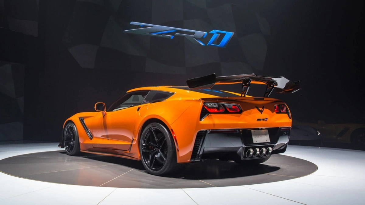 Первые живые фото самого быстрого Chevrolet Corvette ZR1 2018