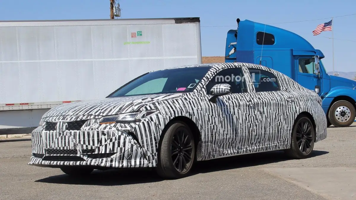 Первые изображения новой Toyota Avalon 2019 Первые изображения новой Toyota Avalon 2019