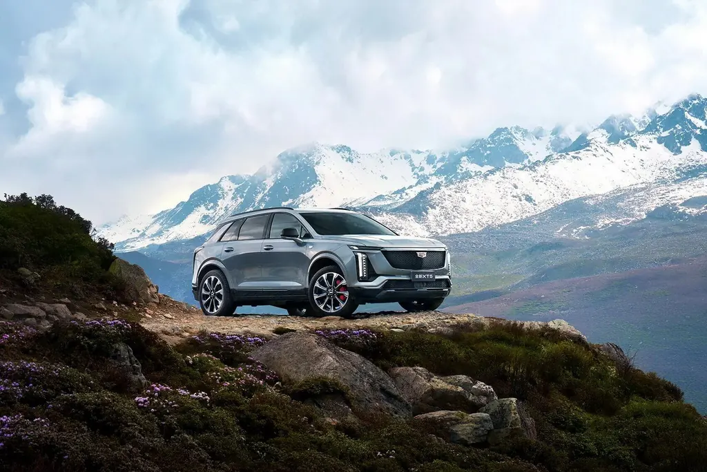 Обновленный Cadillac XT5 готовится к дебюту