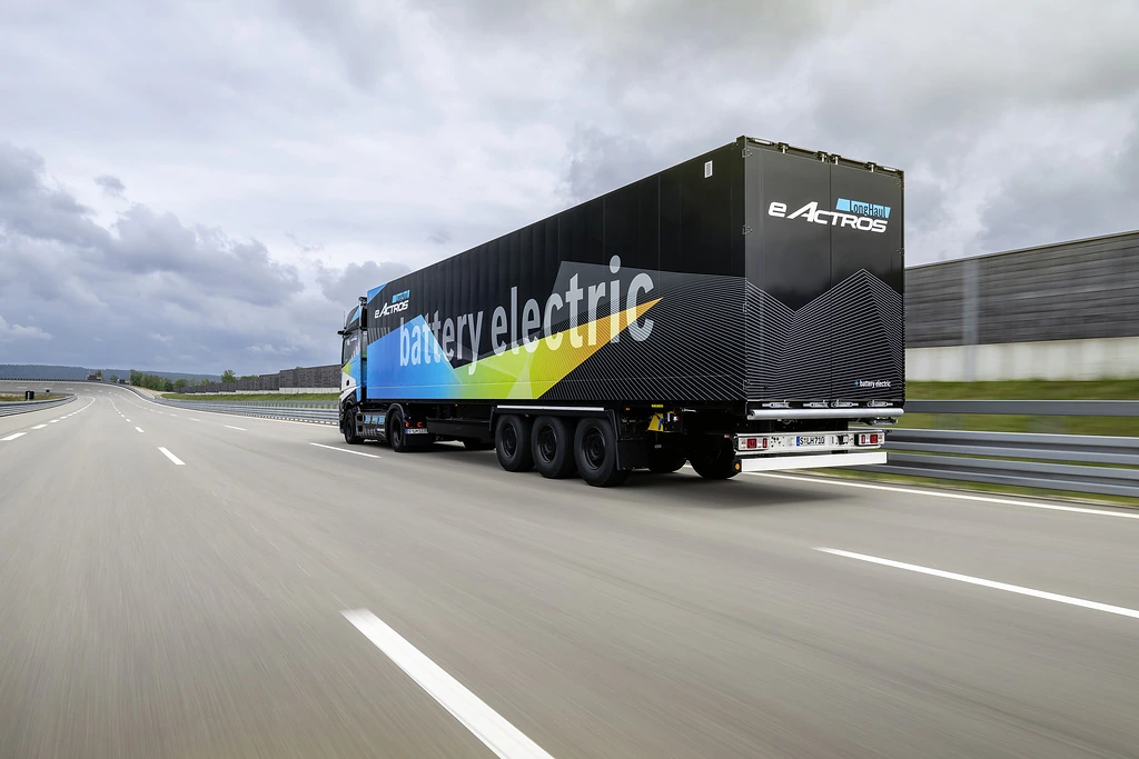 Mercedes-Benz eActros LongHaul 