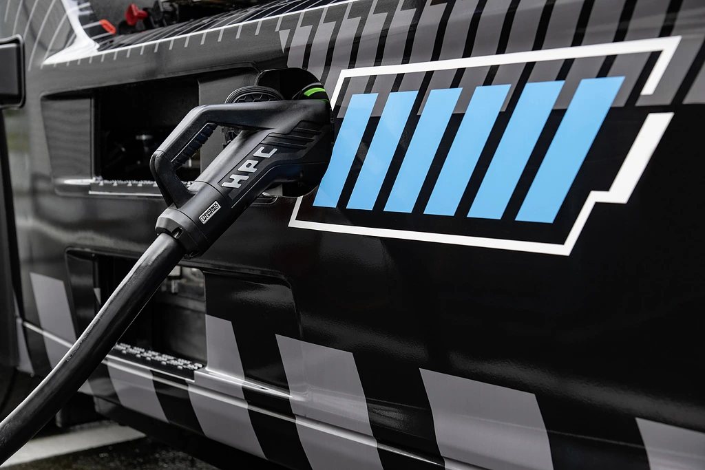 Mercedes-Benz eActros LongHaul 