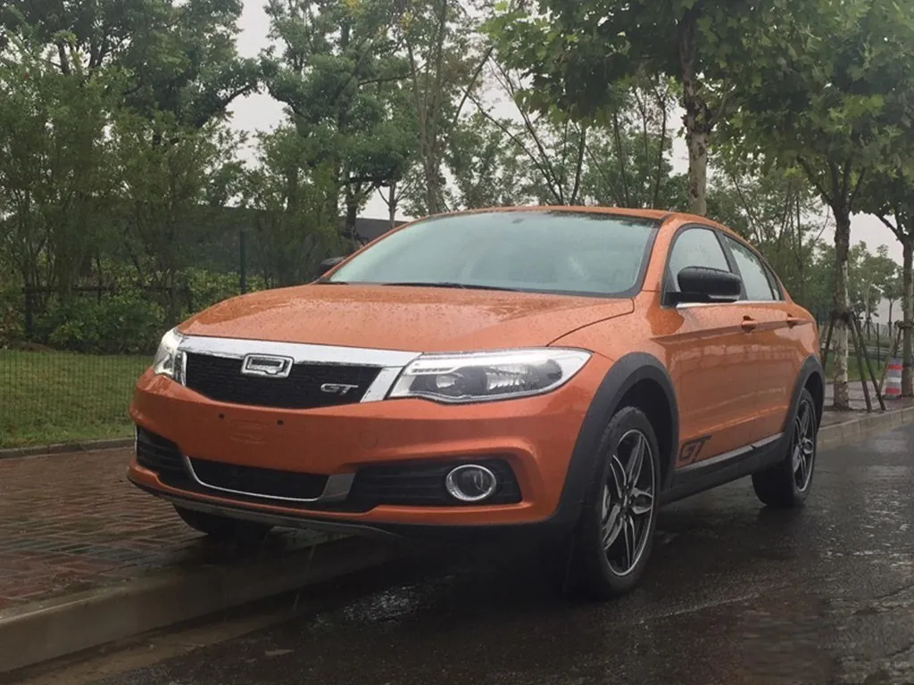 Qoros 3 sedan City SUV – первые фото китайского внедорожного седана