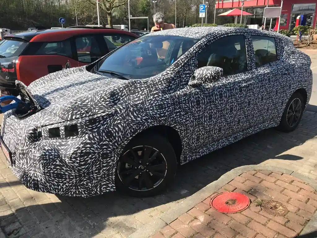 Новый Nissan Leaf 2018 сможет проехать до 500 км без подзарядки