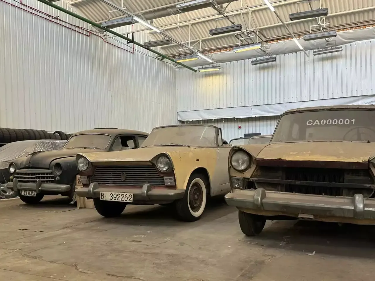 У Барселоні виявили склад старих Seat