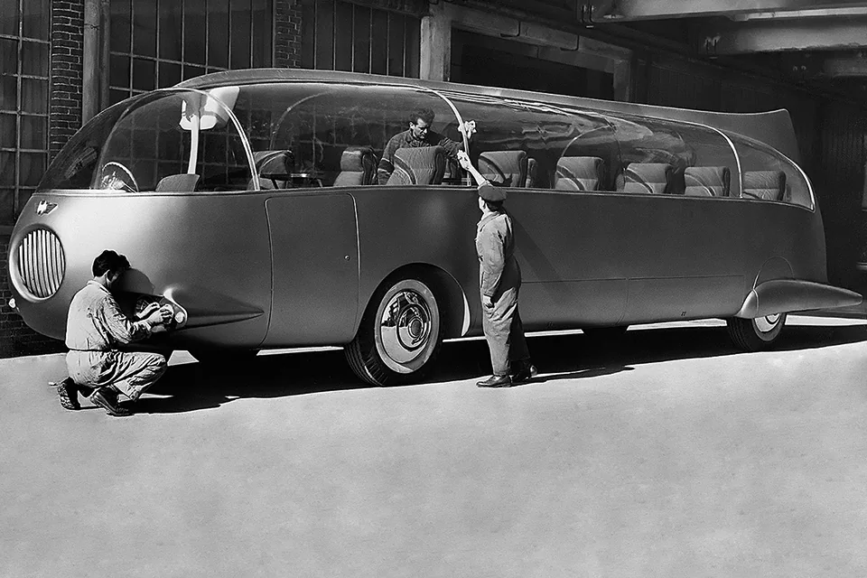 Як виглядають автобуси на мільйон усіх часів та народів