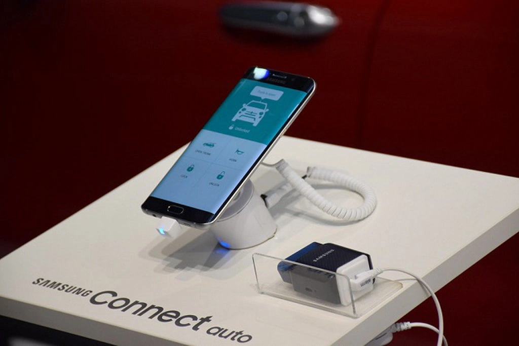 MWC 2016: Samsung превратит практически любой автомобиль в Connected Car