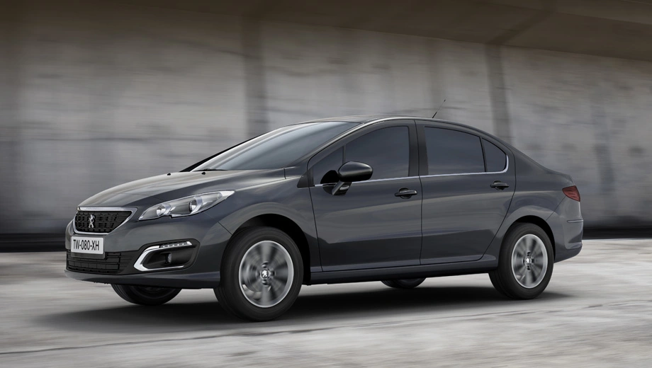 Peugeot 408 2018: первые фото обновленного седана Пежо