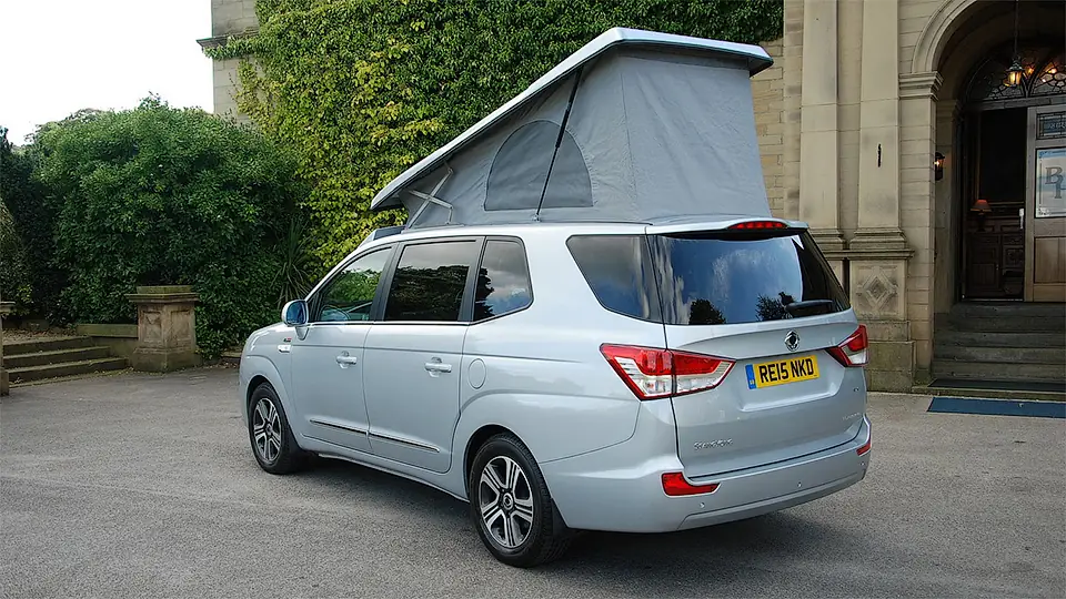 Минивэн SsangYong Rodius превратили в дом на колесах