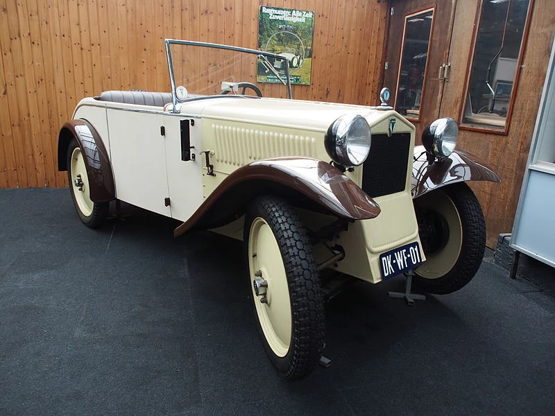 Першому масовому автомобілю з переднім приводом виповнилося 95 років