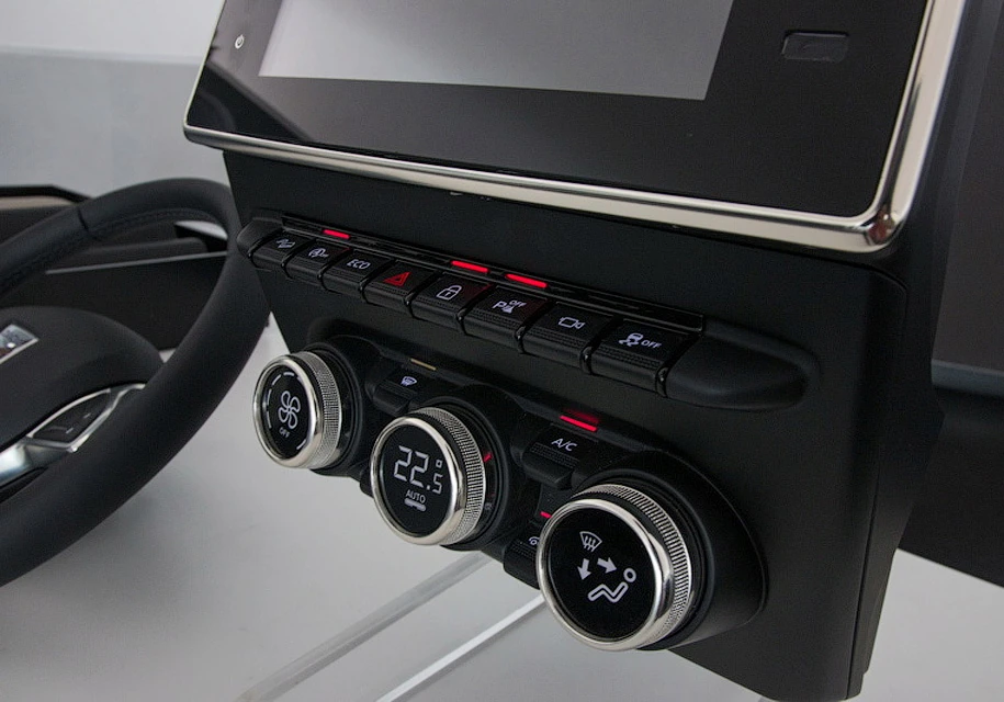 Рассекречен интерьер нового Renault Duster 2018