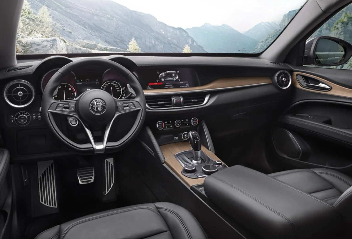 Кроссовер Alfa Romeo Stelvio 2017 получил европейские ценники