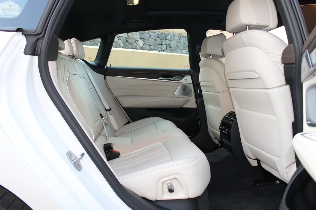 Интерьер BMW 6 Серии GT 2017