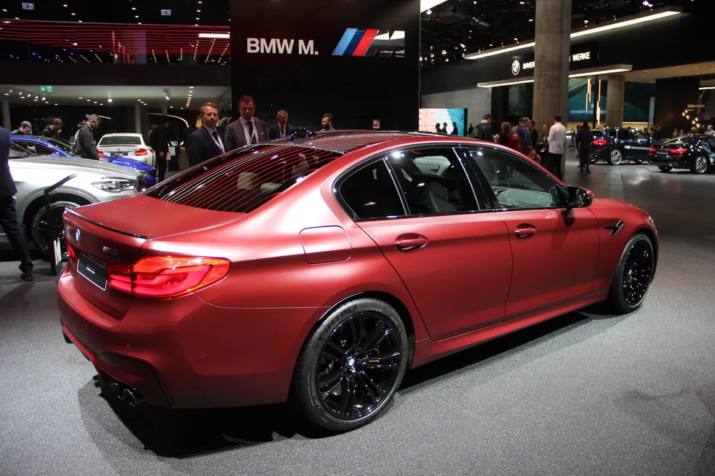 BMW M5 2018: живые фото с Франкфуртского автосалона
