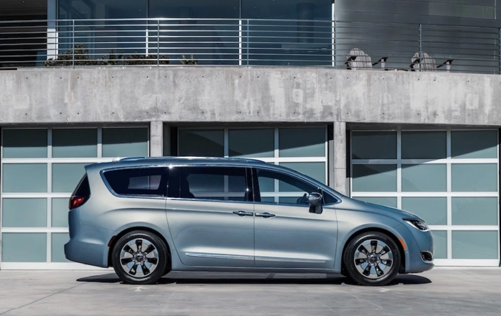 Самые интересные электромобили и гибриды 2017 года