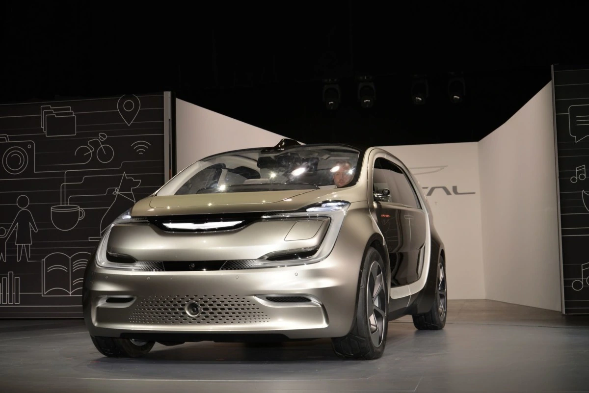 Безпілотний електромобіль Chrysler Portal – перші живі фото