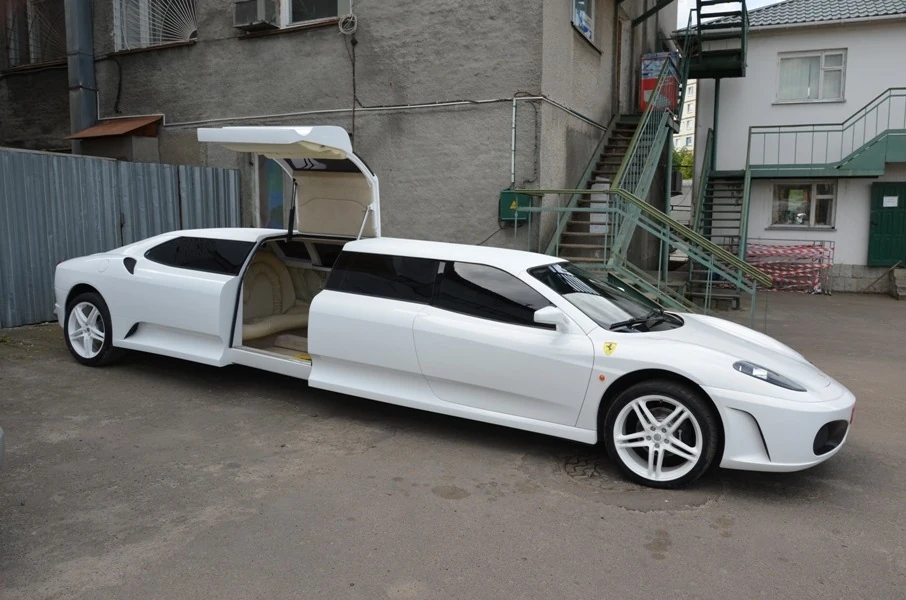 Ferrari_limo