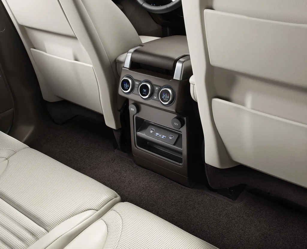 interior_rear_usb_resize