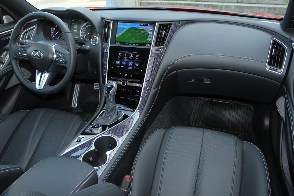 Салон Infiniti Q60