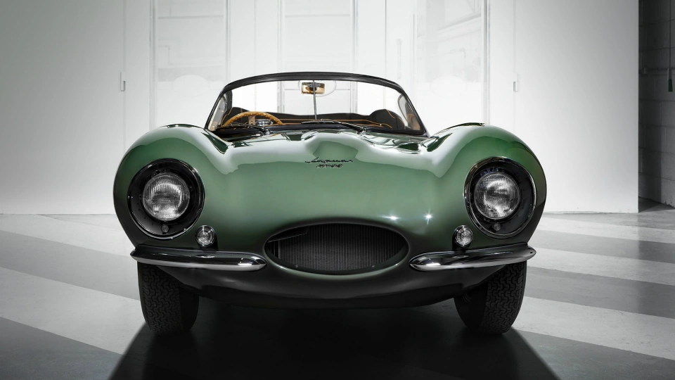 Первый в мире суперкар Jaguar XKSS воскресили для 9 богачей Первый в мире суперкар Jaguar XKSS воскресили для 9 богачей