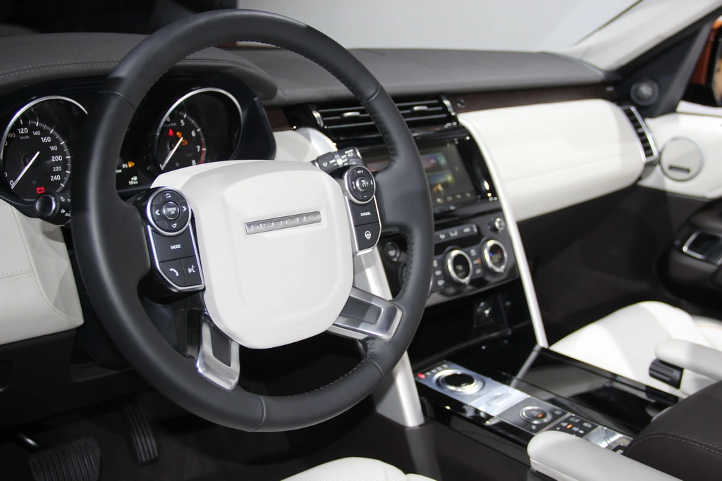 land_rover_discovery2017_1