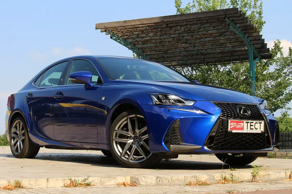 Lexus IS 200t